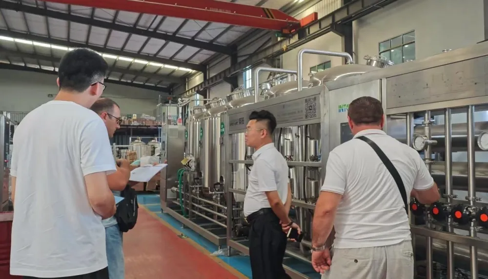 Ադրբեջանցի հաճախորդն այցելել է Intop Machinery՝ ստուգելու նռան հյութի արտադրության գիծը